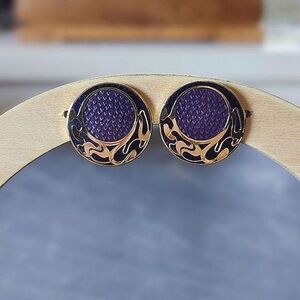 Vtg Roccoco© gold tone and textured two-tone purple circle studs